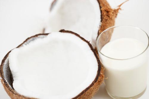 Nước dừa tươi trị mụn, trắng da (1) Nước dừa tươi trị mụn, trắng da (1)