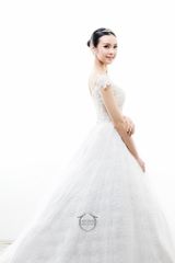 Váy cưới trắng