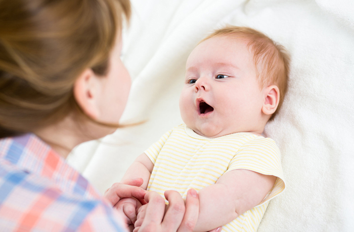 Những cách phát triển trí tuệ, thể chất cho trẻ từ 0 – 3 tháng tuổi