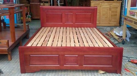 giường gỗ gội 1.8m