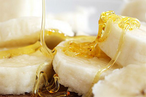 Mặt nạ chuối với mật ong giúp tóc bạn suôn mượt hơn