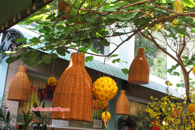 đèn lồng nhựa giả mây