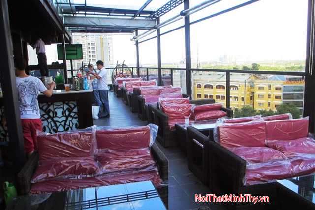 sofa nhựa giả mây