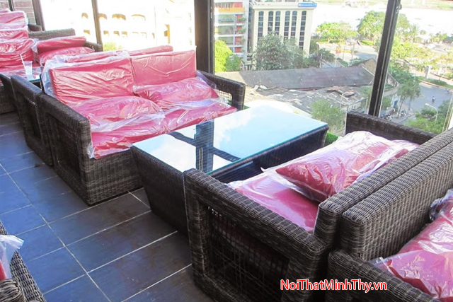 sofa nhựa giả mây