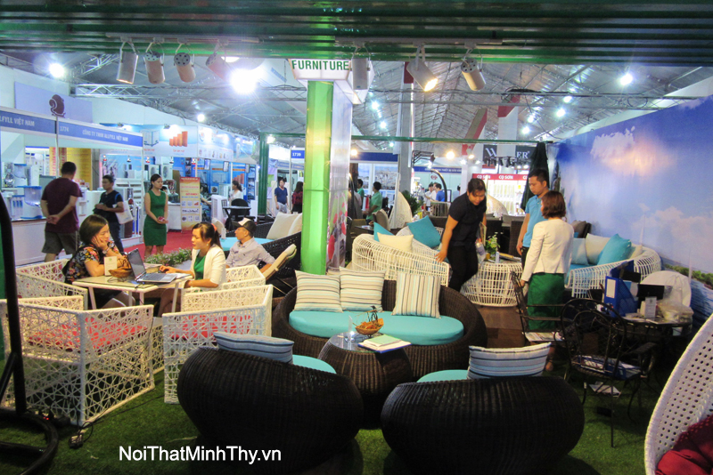 bàn ghế cafe sân vườn