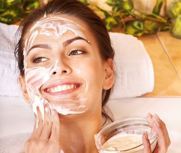4 cách dưỡng da mặt trắng hồng sau khi sinh