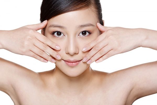 4 cách dưỡng da mặt trắng hồng sau khi sinh