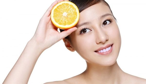 phương pháp giúp làm da mặt trắng hồng tự nhiên hiệu quả với nước cam