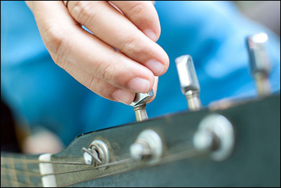 Hướng dẫn cách chỉnh dây đàn guitar chuẩn nhất