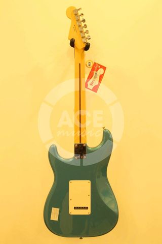 FENDER 0144602502 STANDARD STRATOCASTER LAKE PLACID BLUE