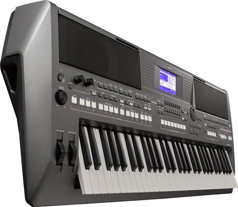 YAMAHA PSR-S670 ARRANGER WORKSTATION KEYBOARD