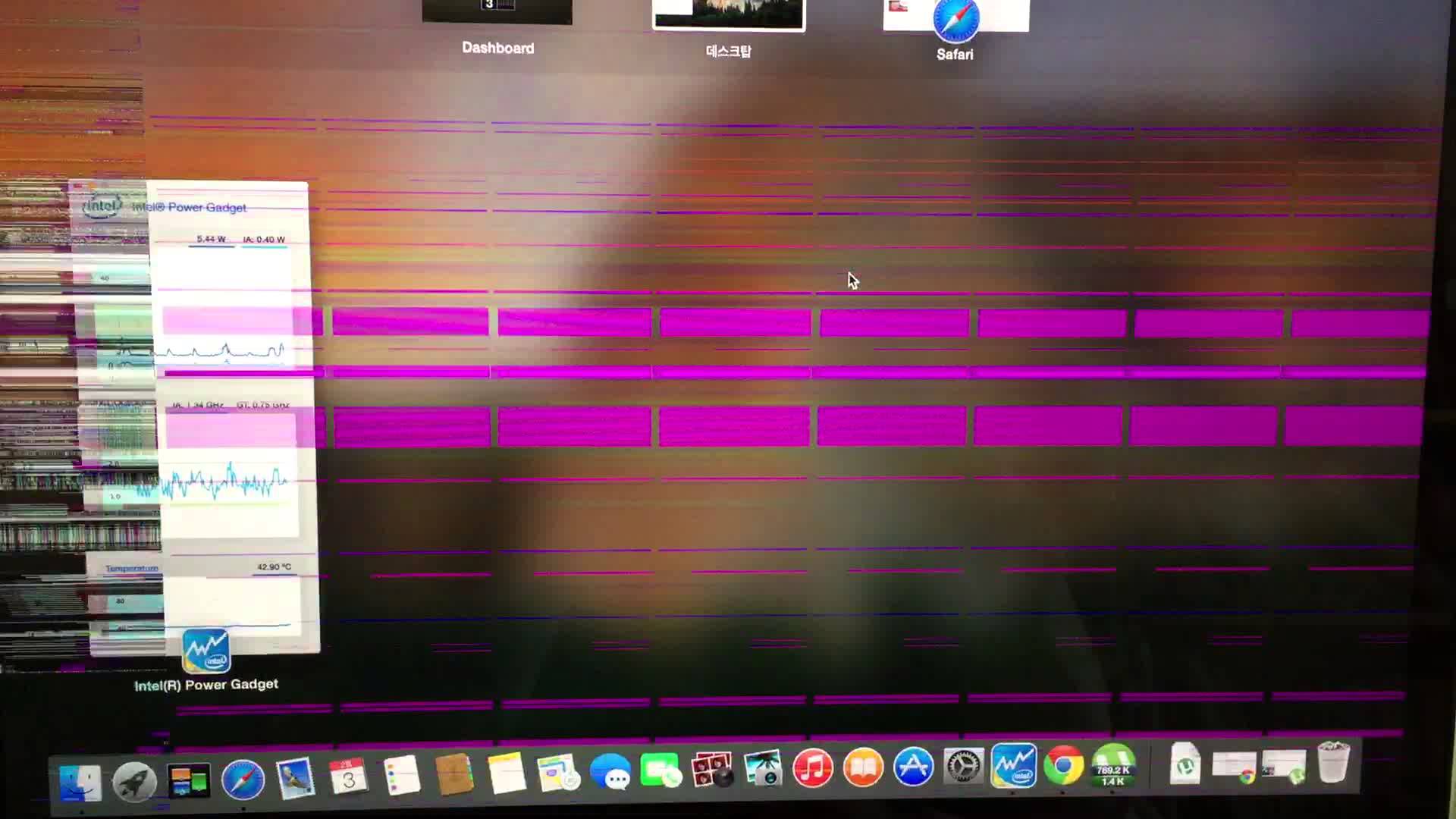 Hình ảnh Macbook bị sọc màn hình do hư VGA