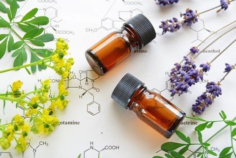 Làm đẹp từ các loại tinh dầu thiên nhiên lam-dep-tu-cac-loai-tinh-dau-thien-nhien