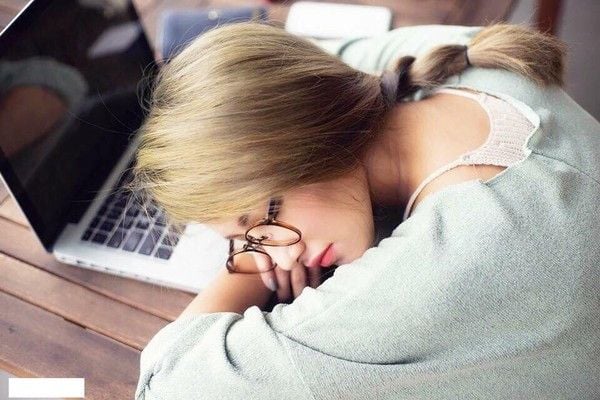Làn da bạn chịu ảnh hưởng nghiêm trọng từ việc thiếu ngủ và làm sao để có một giấc ngủ tốt?