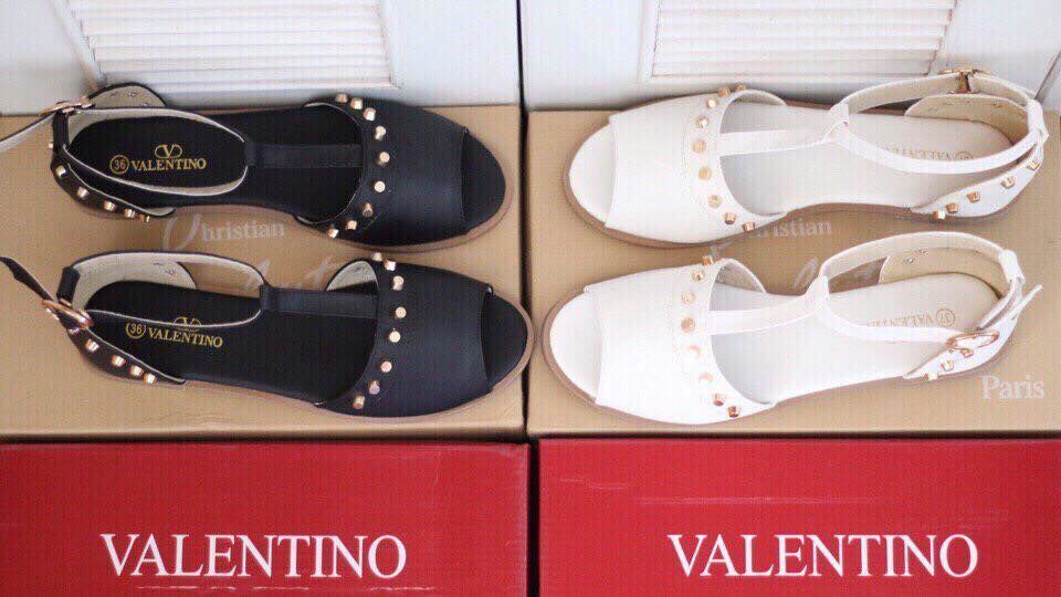 Giày quai hậu Valentino giá 430.000 đ - Đẹp 102