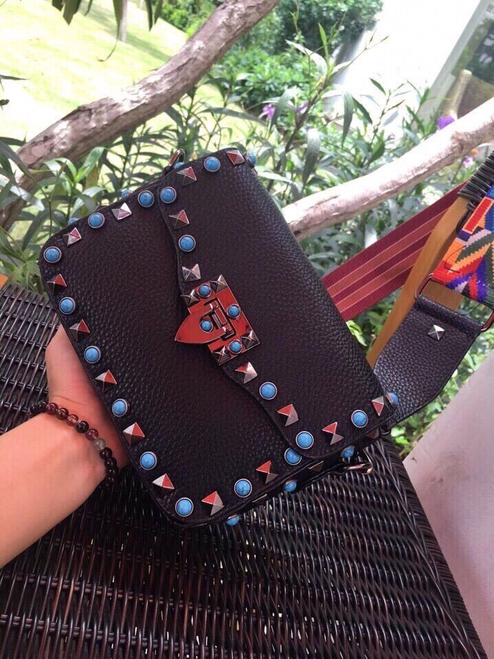 Túi xách Valentino đinh mới hàng chuẩn F1- Giao tại Shop Đẹp102