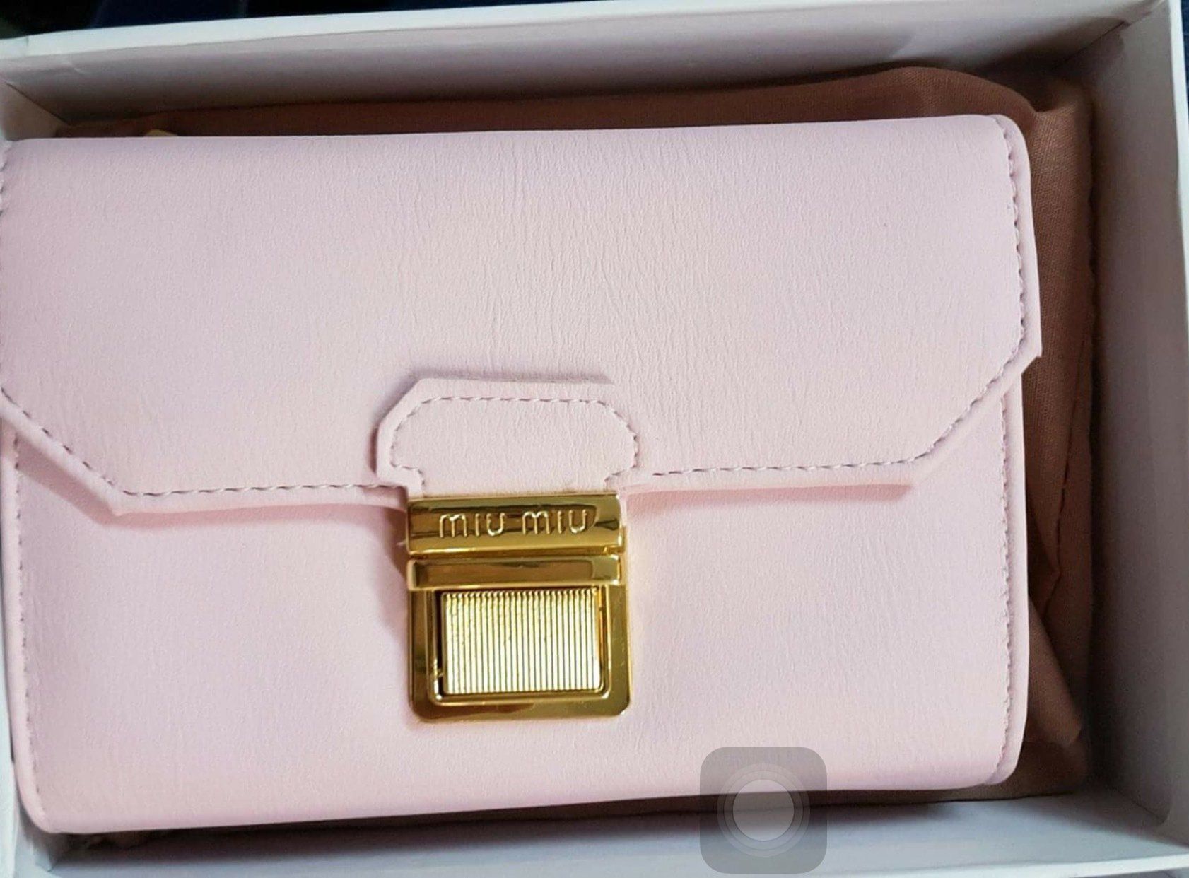 Ví cầm tay miu miu hàng chuẩn F1 màu hồng phấn -Giao tại Shop Đẹp102