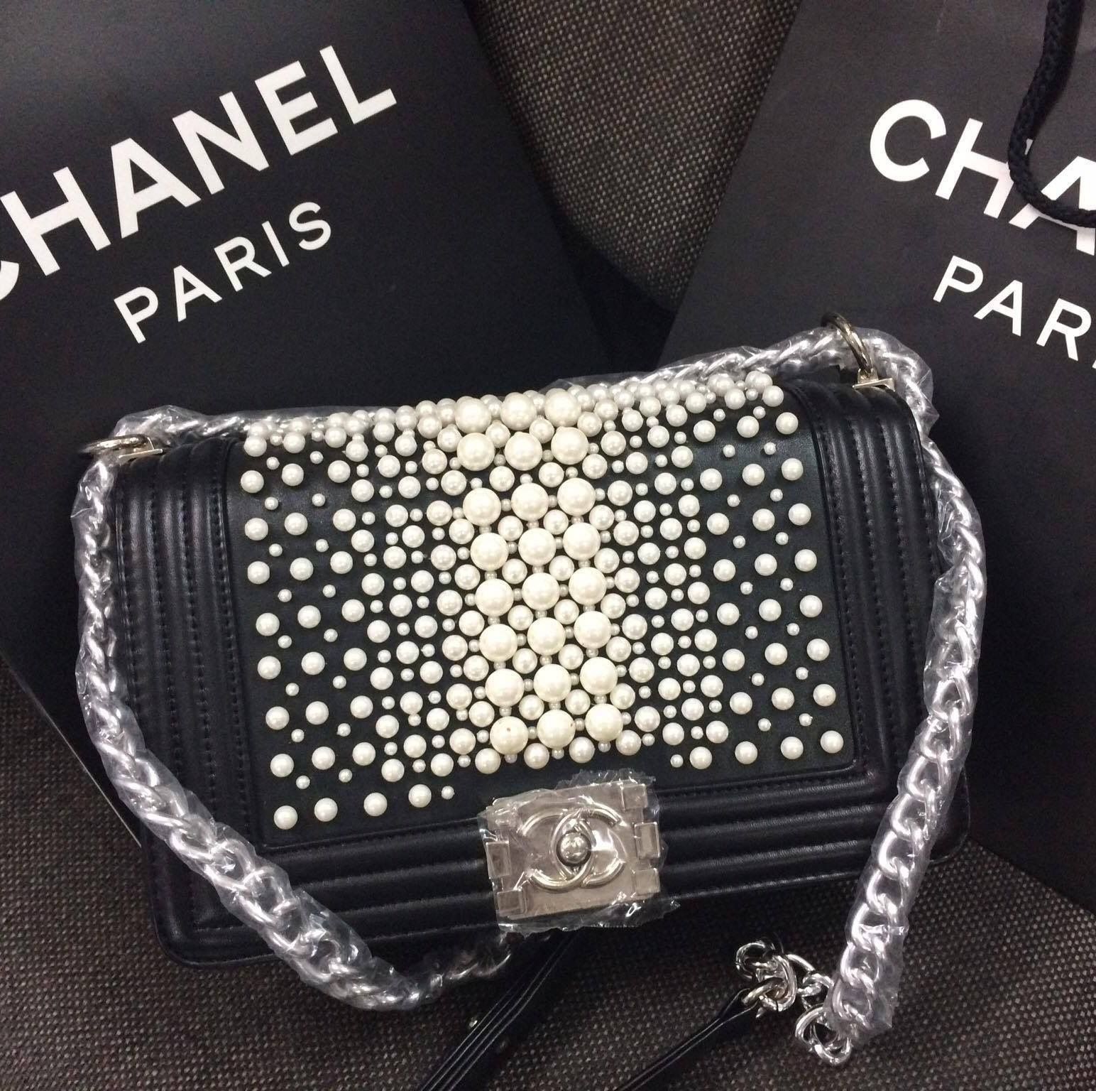 Túi xách Chanel boy ngọc trai hàng chuẩn F1 size 25cm -Giao tại Shop Đẹp102