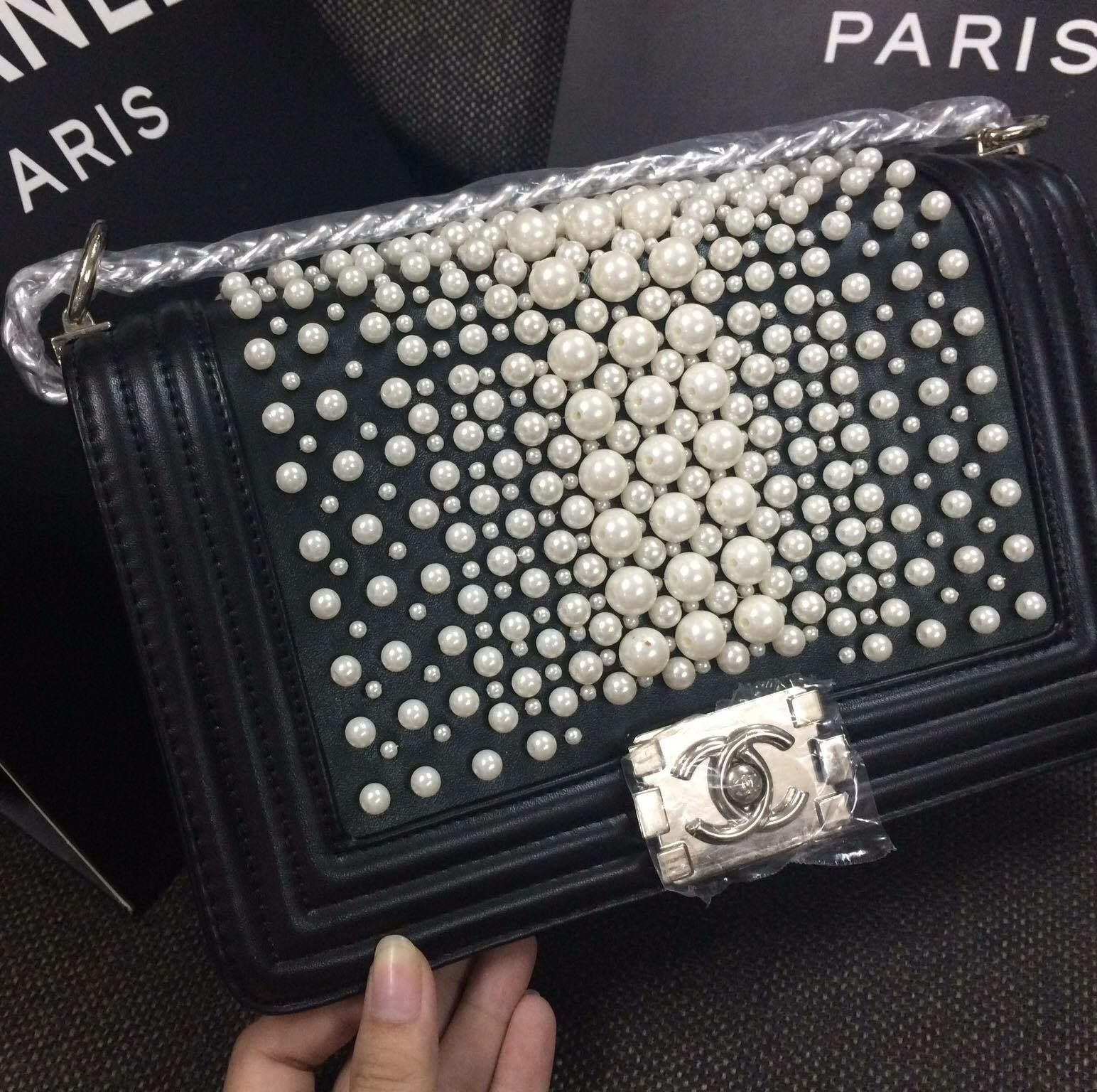 Túi xách Chanel boy ngọc trai hàng chuẩn F1 size 25cm -Giao tại Shop Đẹp102