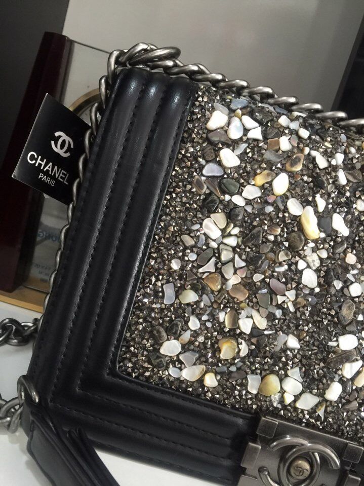 Túi Xách Chanel Boy Đính Đá Hàng Chuẩn F1-Giao Tại SHOP Đẹp 102