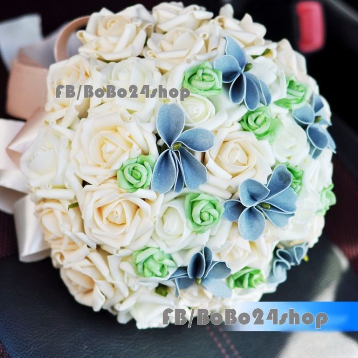 Hoa hồng xen hoa cánh bướm