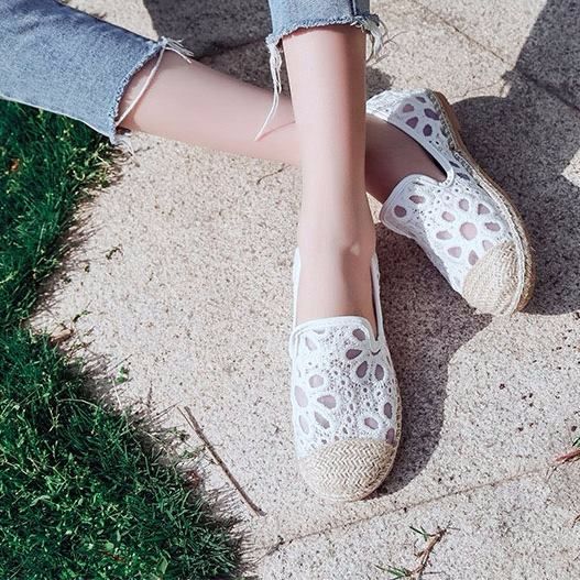 GIÀY SLIP ON HOA 8 CÁNH - MŨI CÓI
