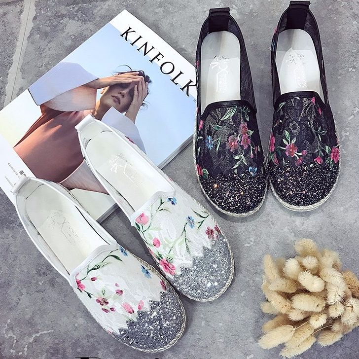 GIÀY SLIP ON REN THÊU HOA MŨI KIM TUYẾN