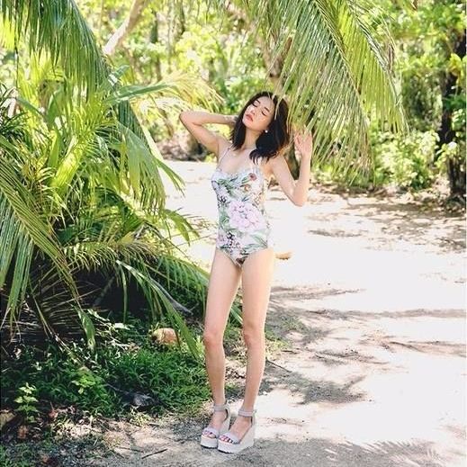 BIKINI 1 MẢNH HOA MẪU ĐƠN CỘT NƠ SAU