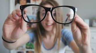 Chữa cận thị bằng kính áp tròng bằng phương pháp Orthokeratology