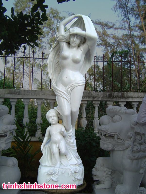 tượng đá cô gái khỏa thân