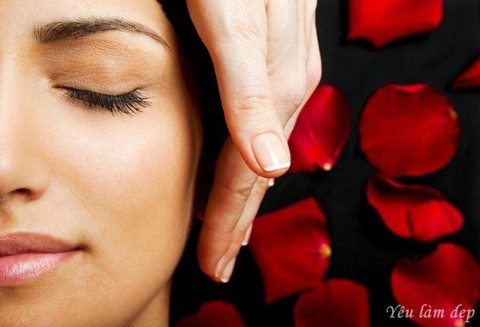 Tinh dầu massage và dưỡng da mặt Hoa hồng