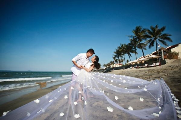 Chụp ảnh cưới ở biển