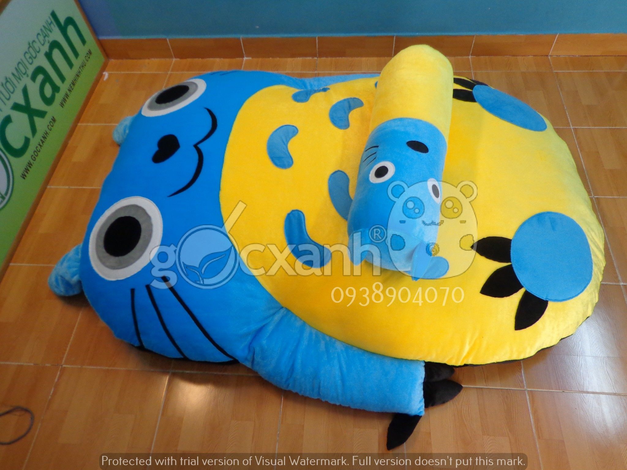 Nệm thú bông Totoro miệng mèo xanh vàng (1.6 x 2.1m)