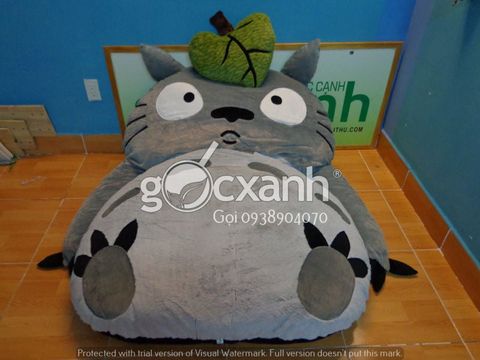 Nệm thú bông Totoro ngây ngô