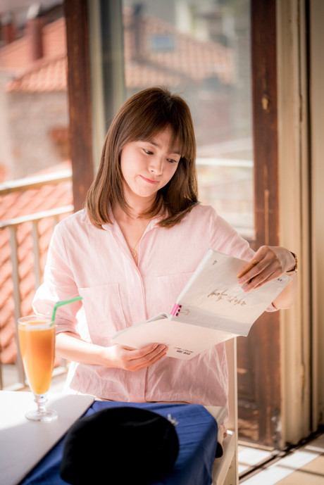 Học cách biến tấu sơ mi cùng Mỹ nhân Hậu duệ mặt trời 3