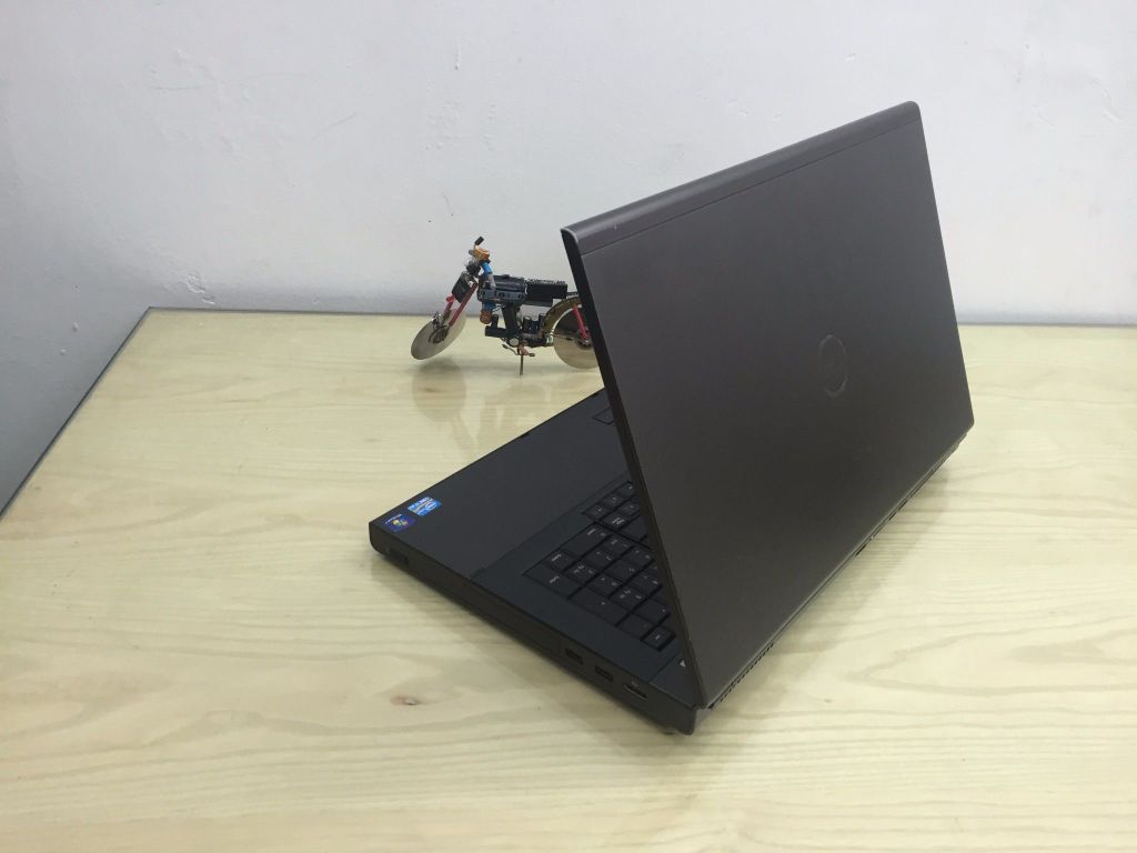 Dell M6600 Core i7-2720Q, Ram 8G, Ổ 500G, Cạc 3000m 17.3 FHD