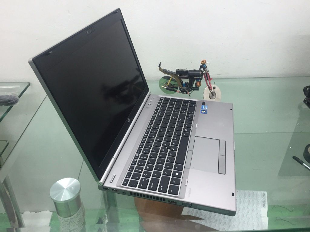 HP 8570p ( i5-3320, Ram 4G, Ổ 320G, Cạc rời, 15.6 HD+ )
