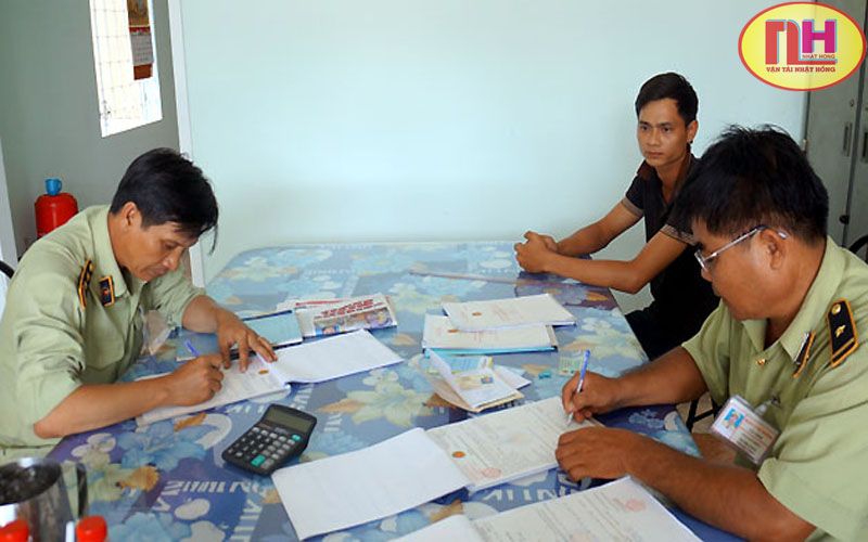 quản lý thị trường lập biên bản xử phạt