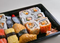 Set Sushi Lớn + Tempura + Cơm Nắm Và 02 Thức Uống Tại Coco Sushi
