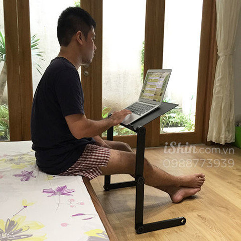 Bàn Để Laptop Đa Năng Nhôm Xoay Omax X9 Chính Hãng 2016  - Nằm Sử Dụng Trên Giường