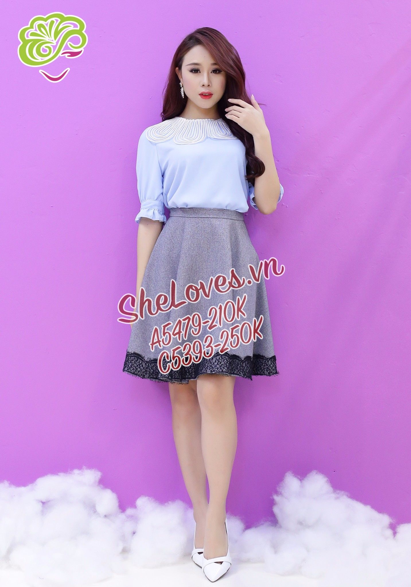 Áo cổ phối viền cánh hoa tay lửng nền xanh dương