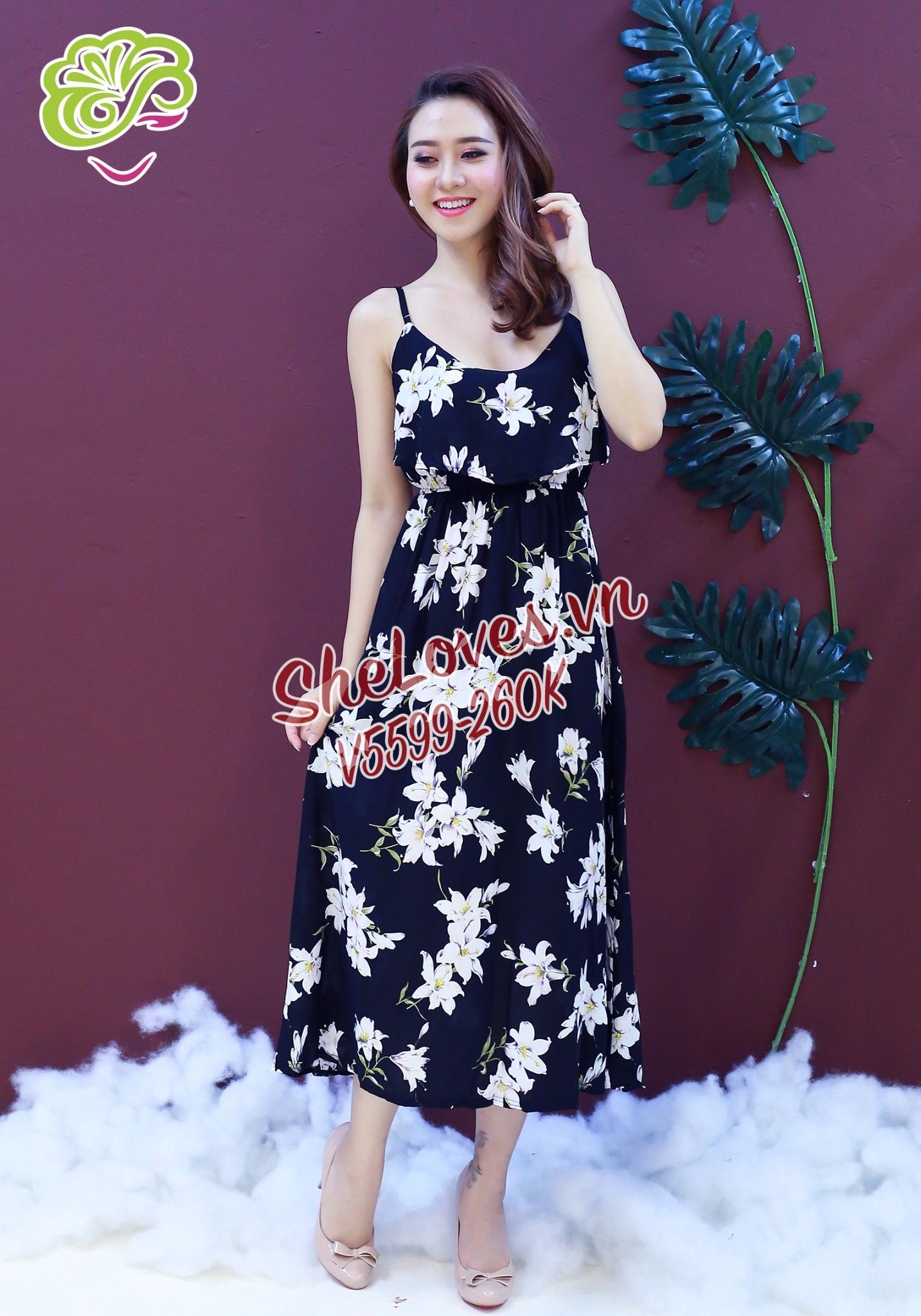 Váy maxi hai dây họa tiết hoa ly nền đen