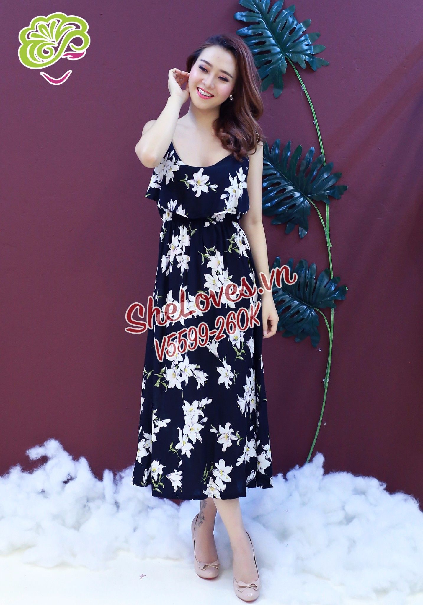 Váy maxi hai dây họa tiết hoa ly nền đen