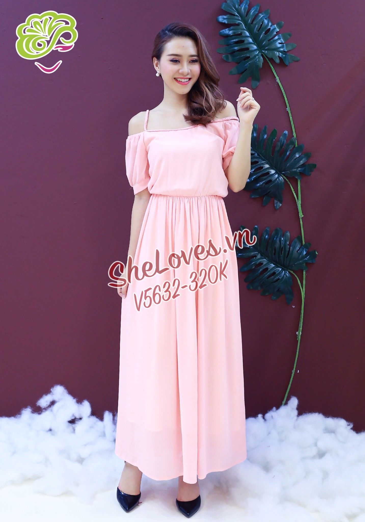 Váy maxi khoét vai nền hồng