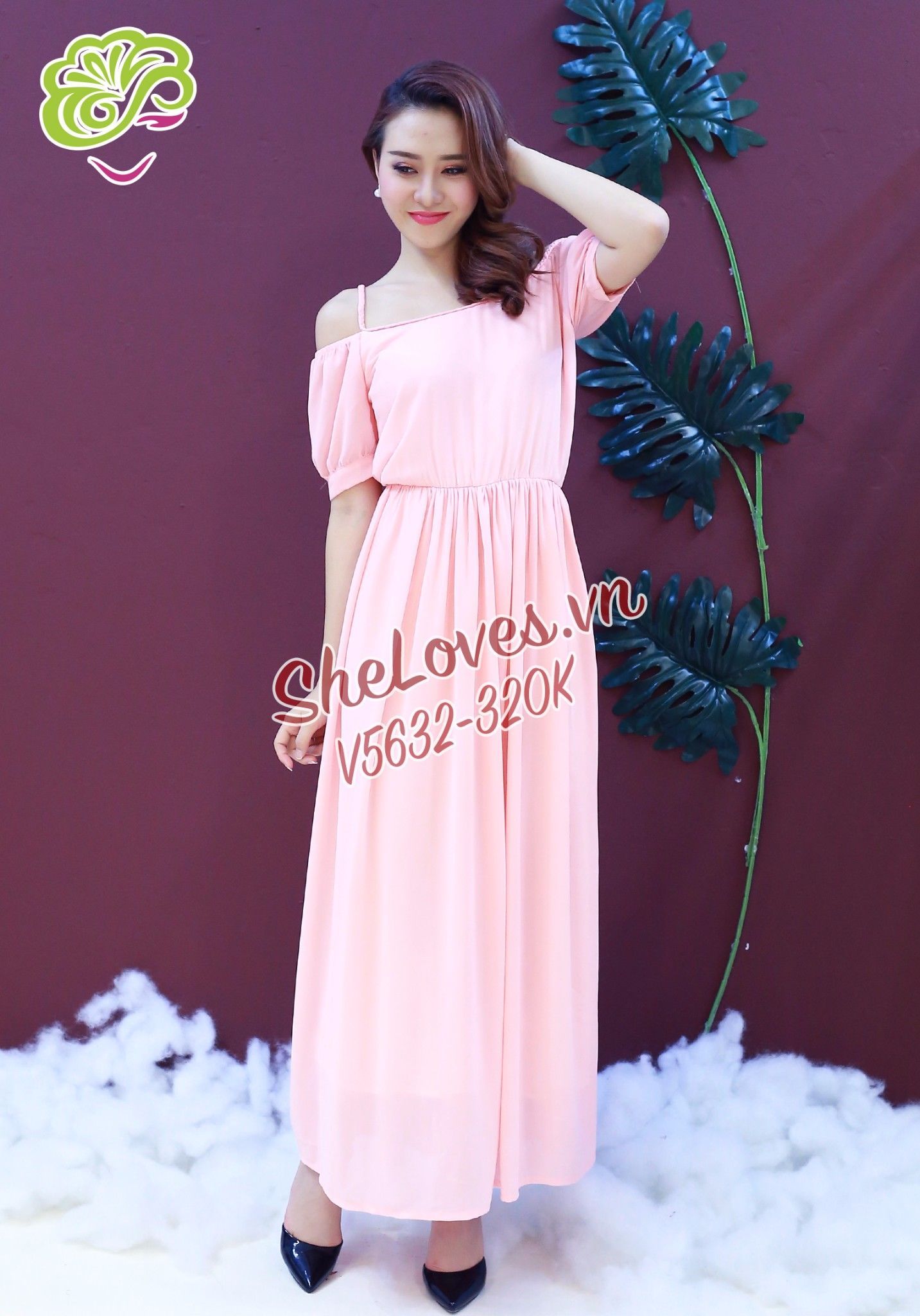 Váy maxi khoét vai nền hồng