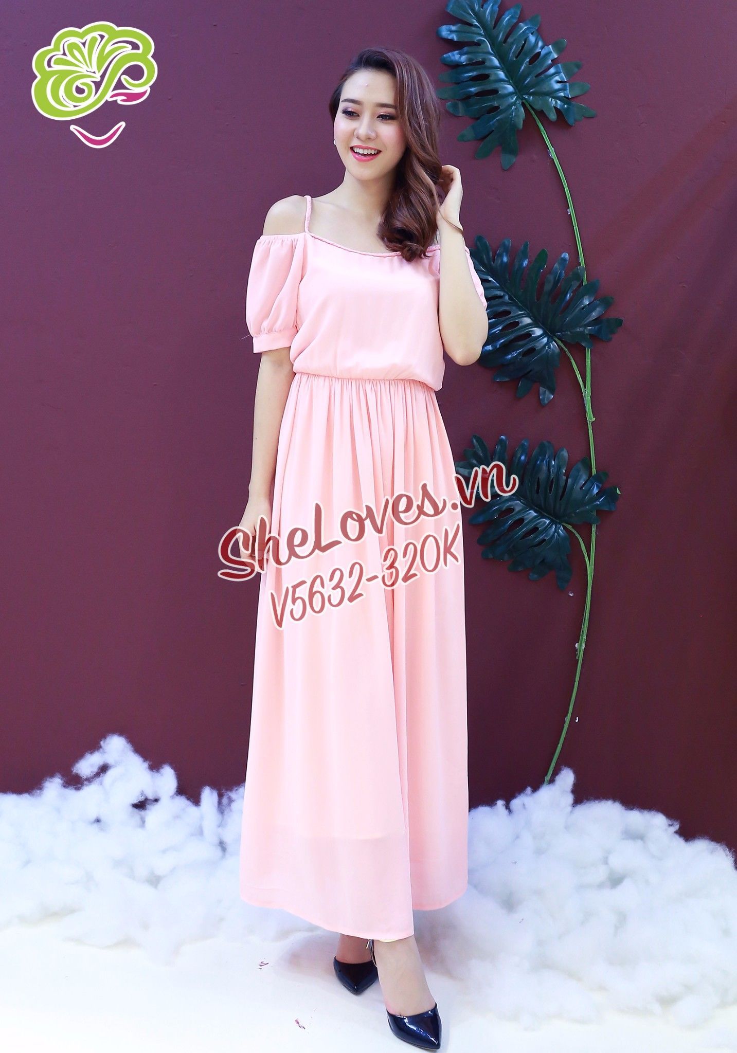 Váy maxi khoét vai nền hồng