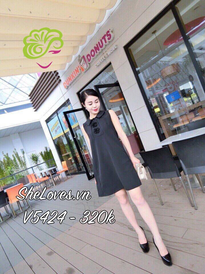 Váy Oversize ngực đính hoa nền đen
