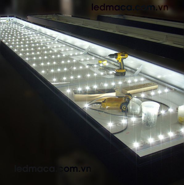 led hat bien hop den, led hắt biển hộp đèn