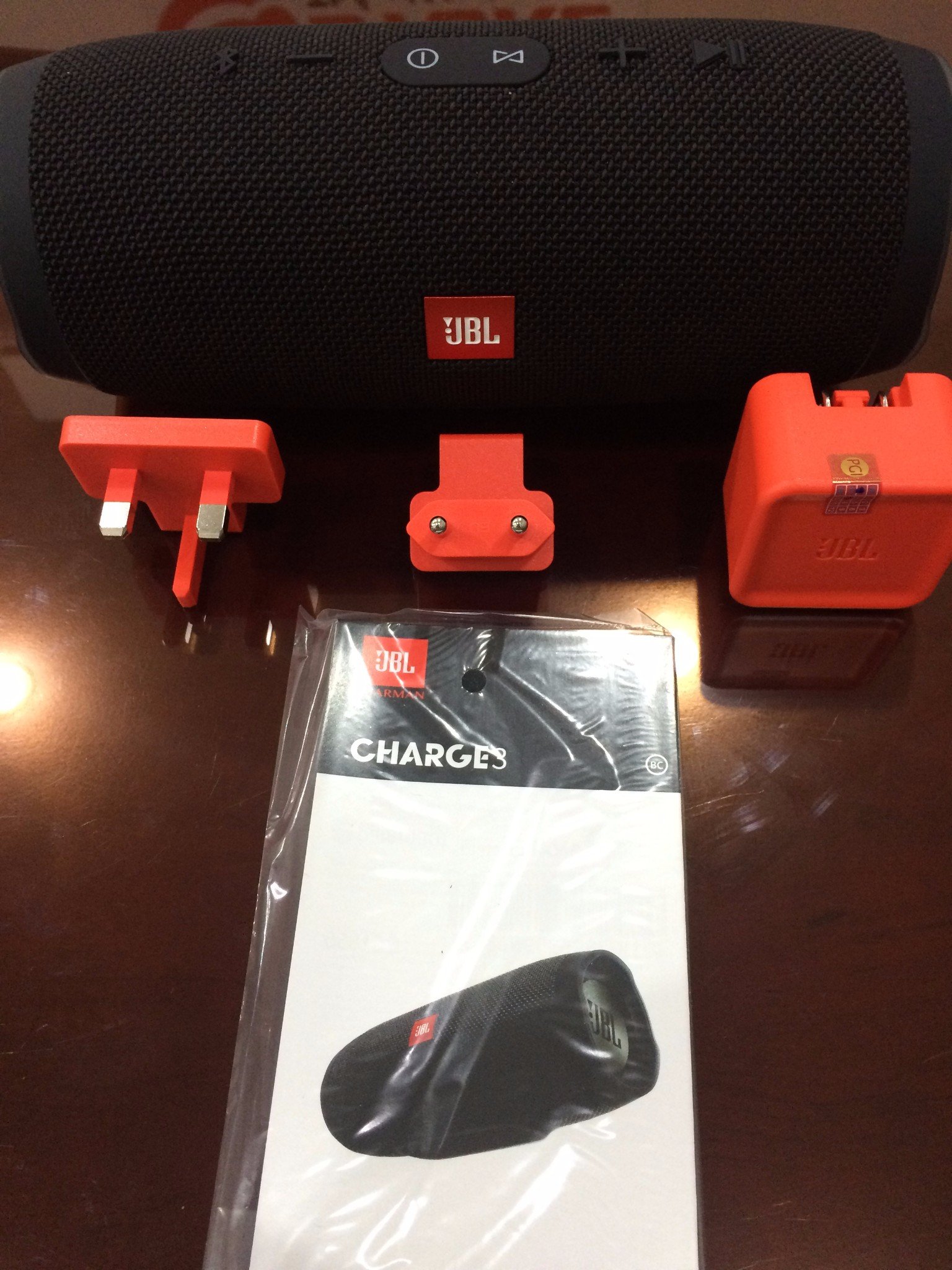 JBL Charge 3 - Loa di động chống nước tốt nhất hiện nay - 15