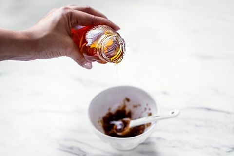 Cách trị môi khô hiệu quả bằng đường